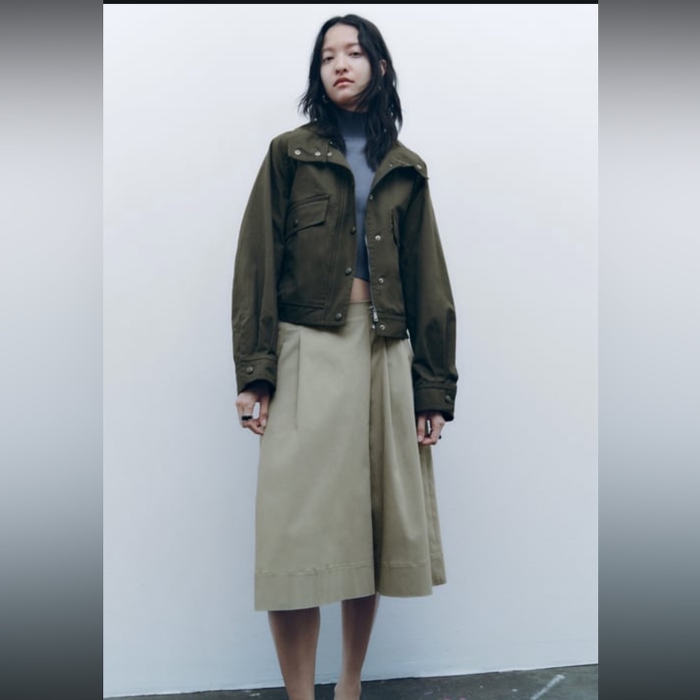 ZARA 
CROPPED POCKET BOMBER